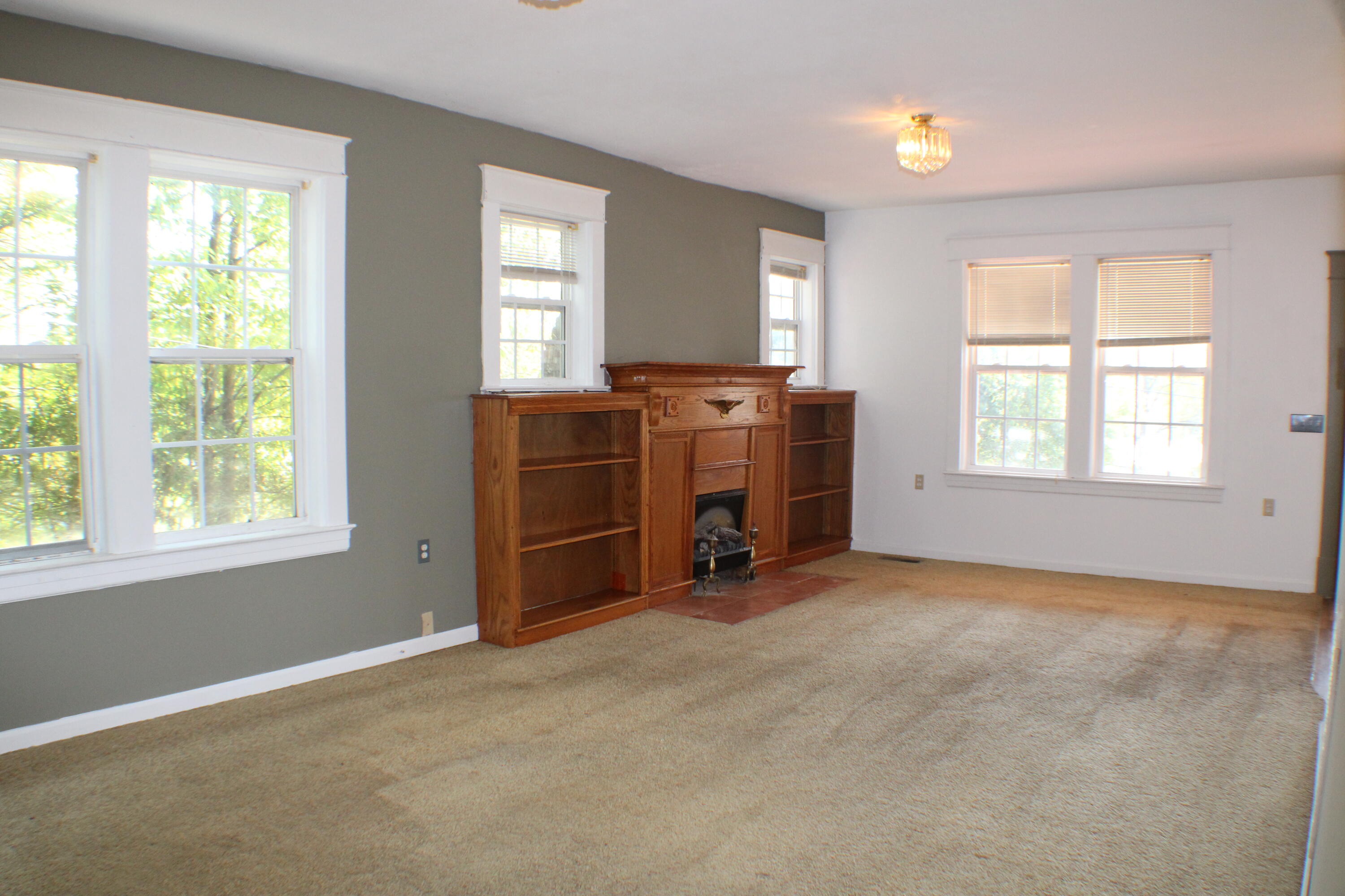 616 Balmoral Road Middlesboro, KY 40965 - Photo 4 of 24 IMG_0965