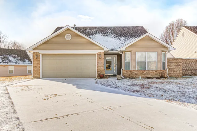 $250,000 | 721 Treeview Circle, Avon, IN 46123