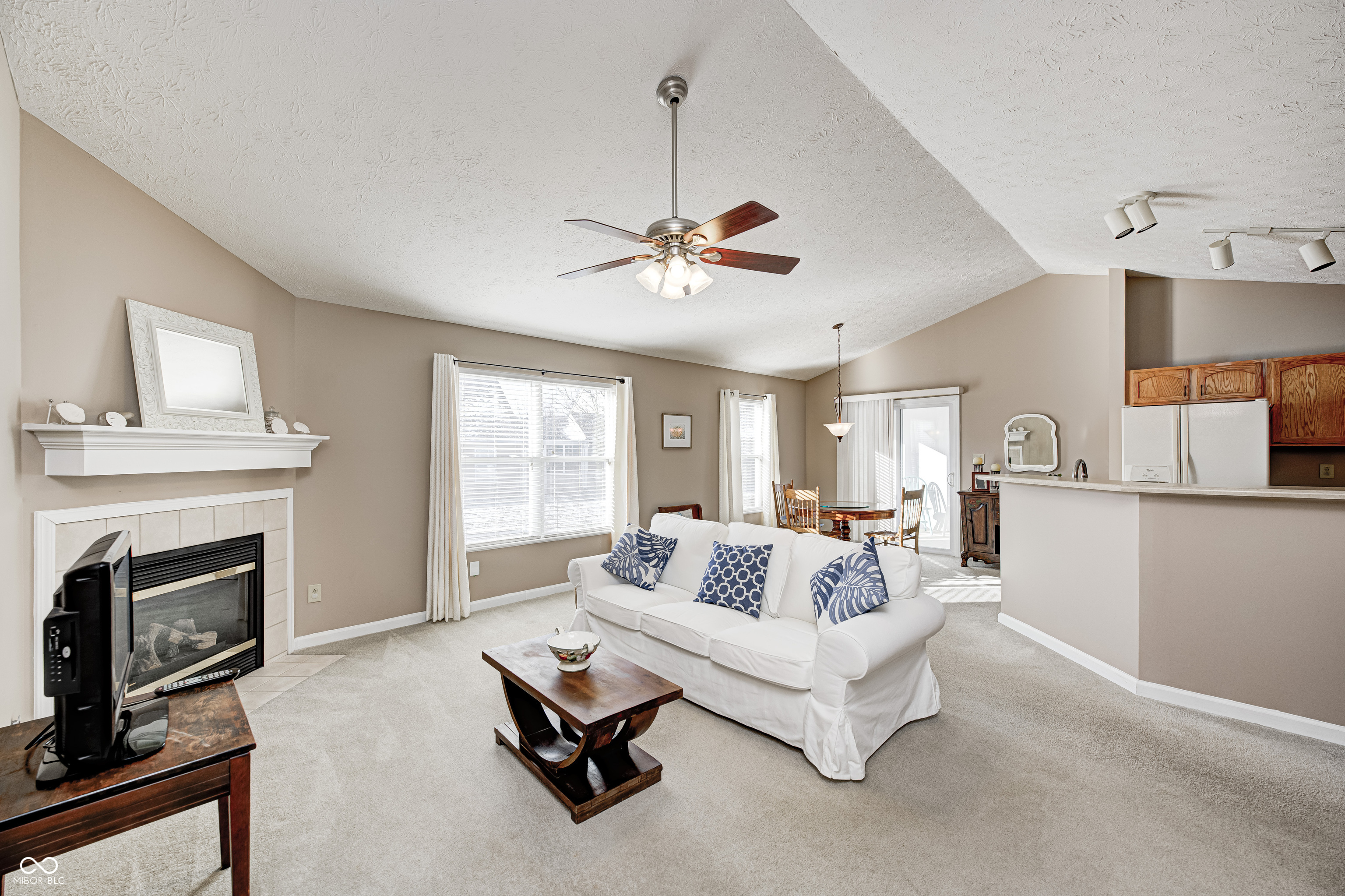 721 Treeview Circle Avon, IN 46123 - Photo 2 of 14