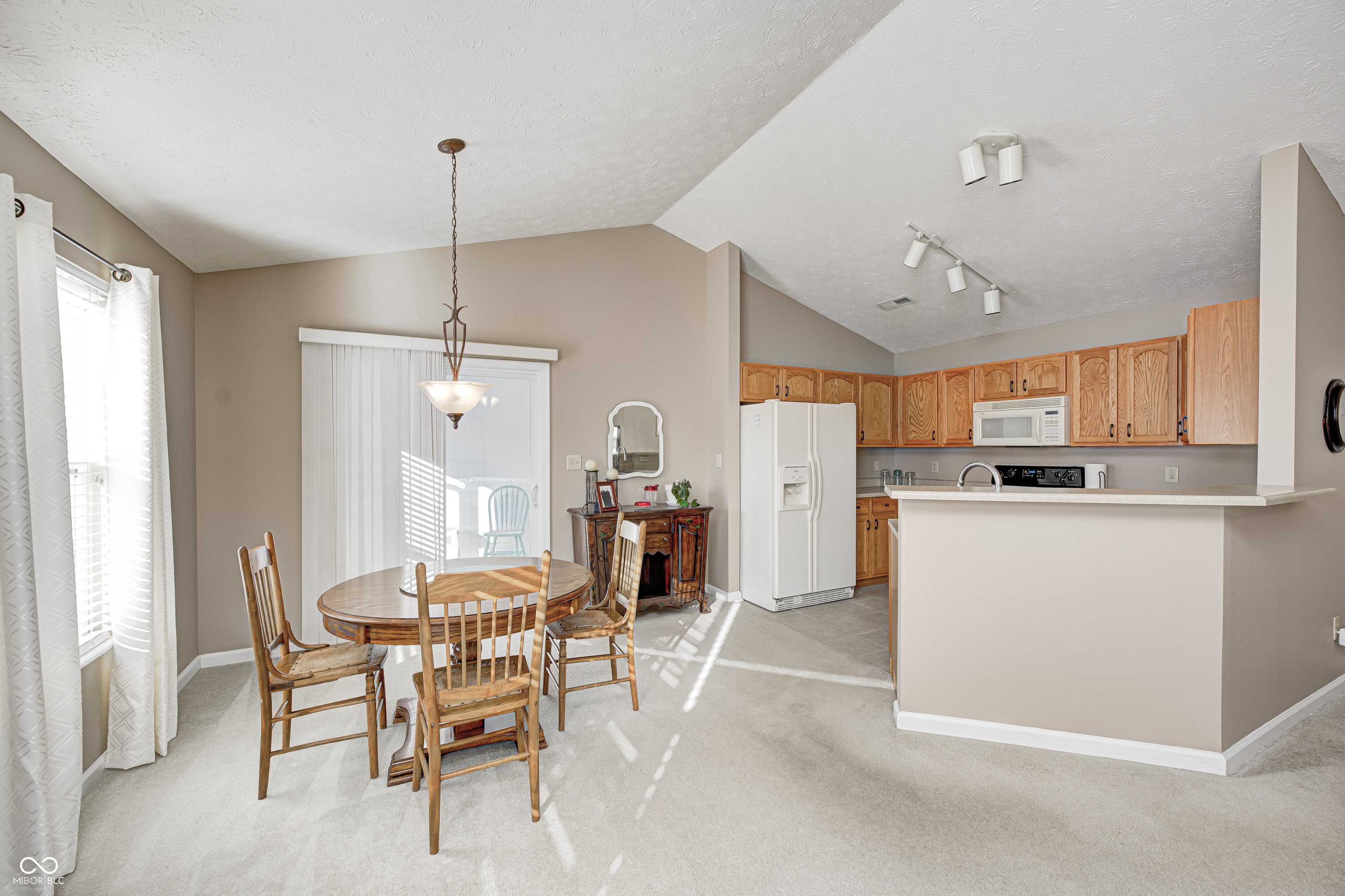 721 Treeview Circle Avon, IN 46123 - Photo 3 of 14