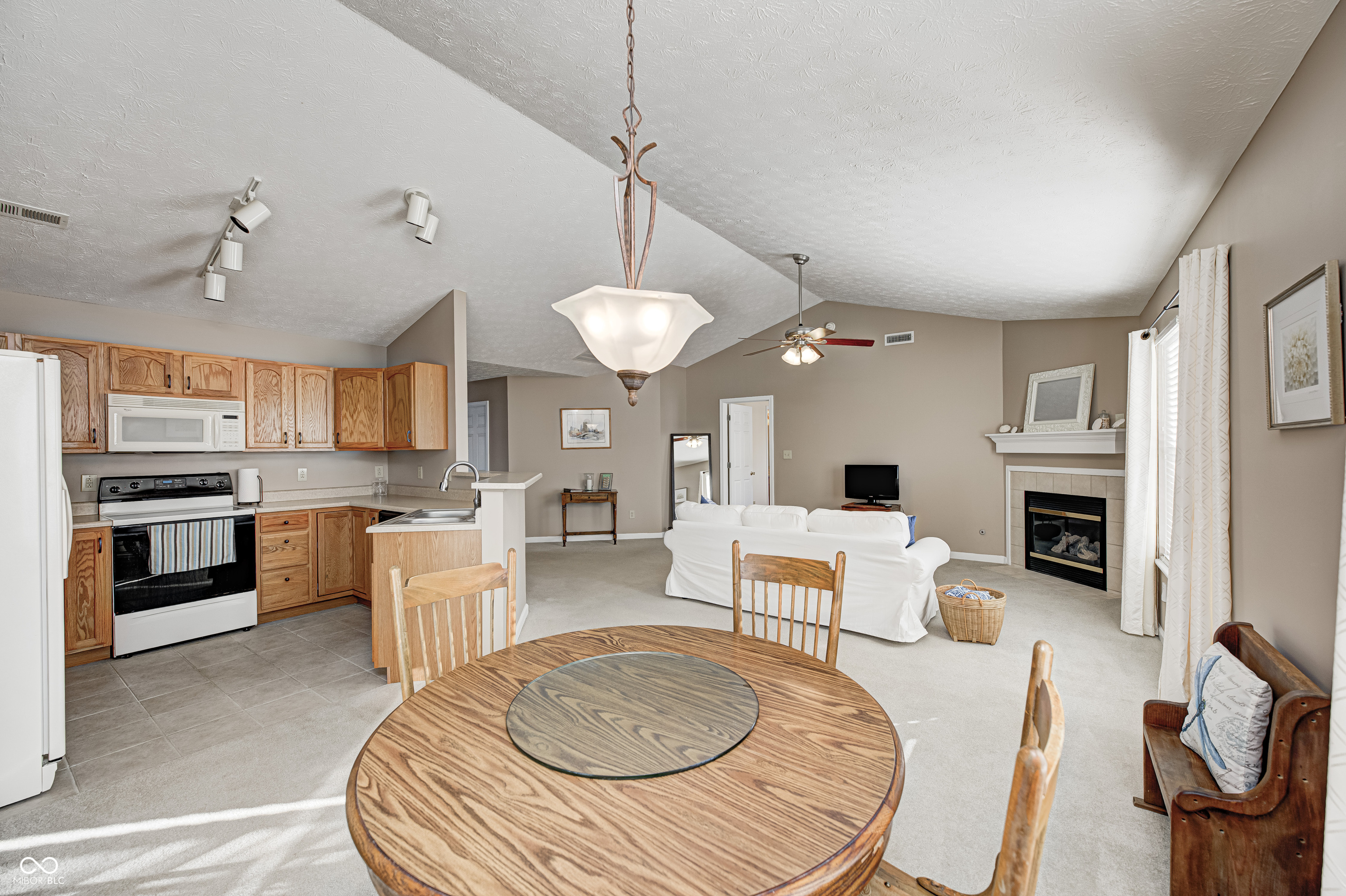 721 Treeview Circle Avon, IN 46123 - Photo 4 of 14