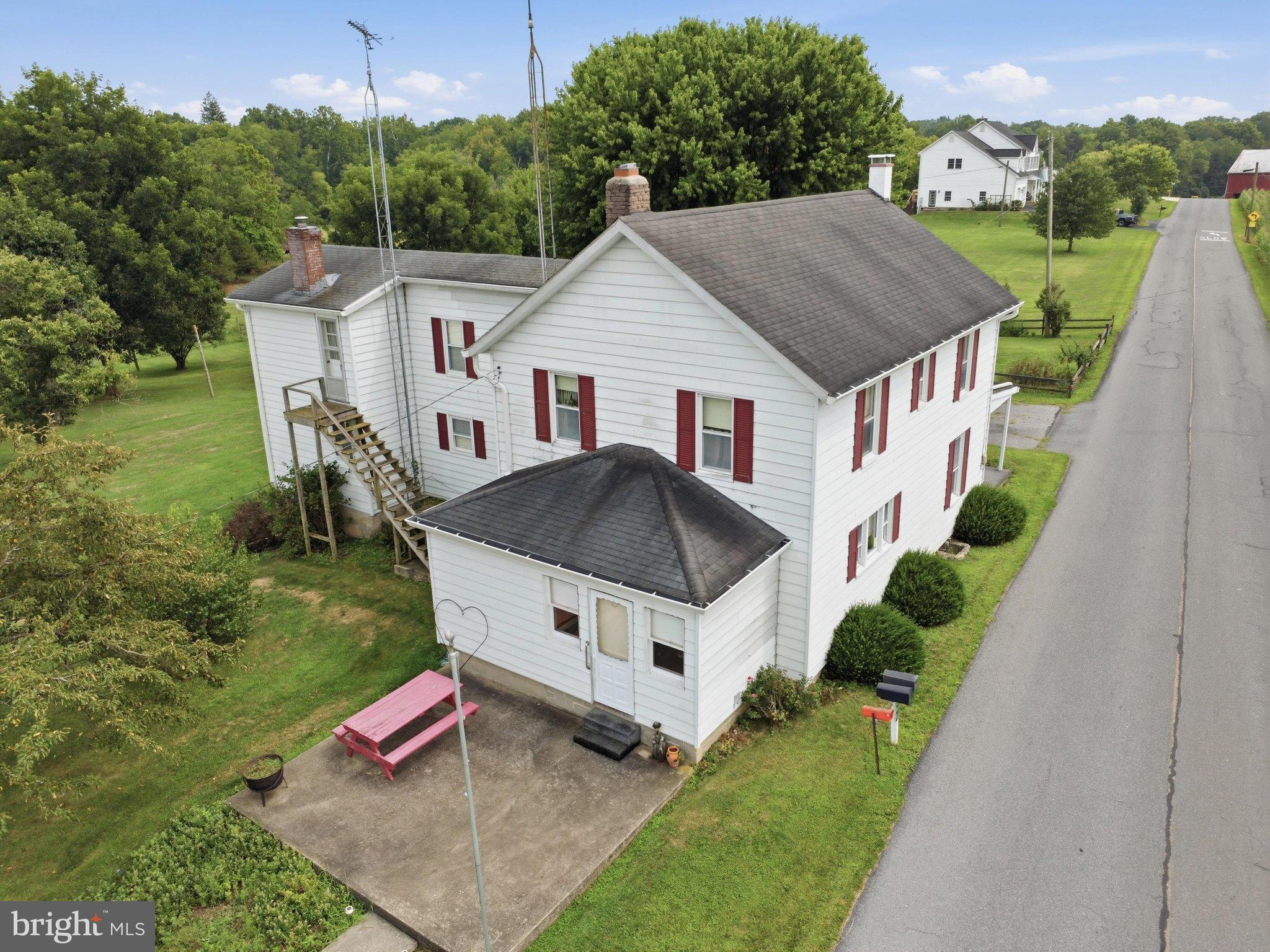 697 Shinham Road Greencastle, PA 17225 - Photo 22 of 23 Side patio for main house!