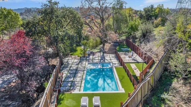 a view of an outdoor space