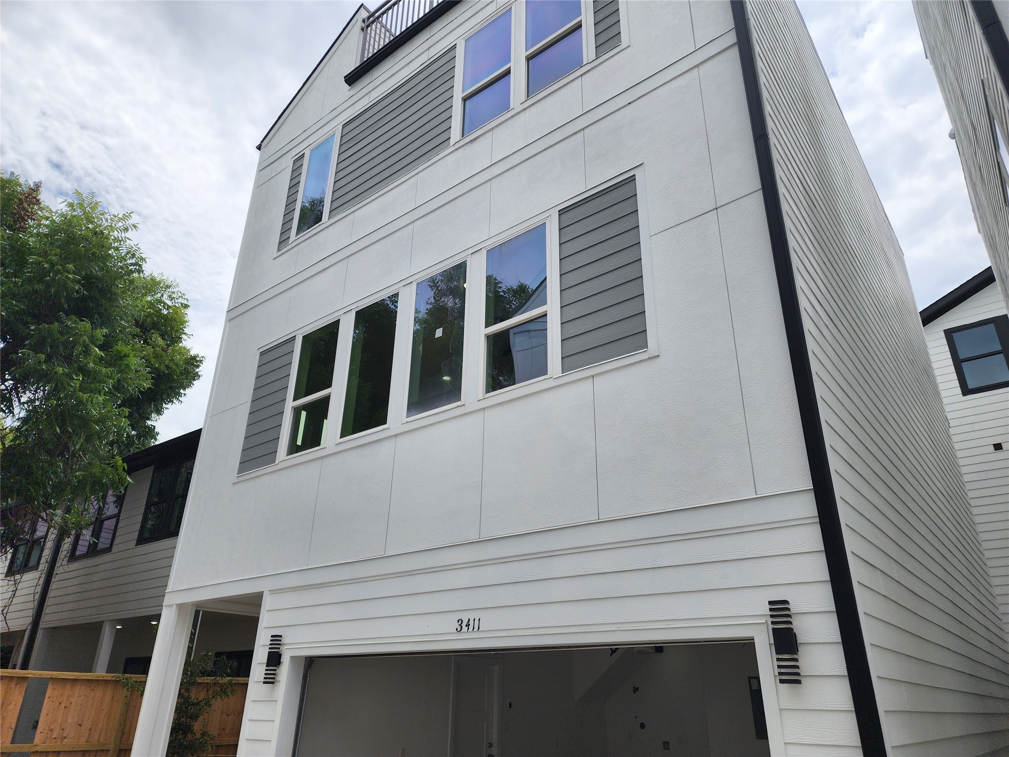 3411 St Emanuel Street Houston, TX 77004 - Photo 5 of 25 a view of a building