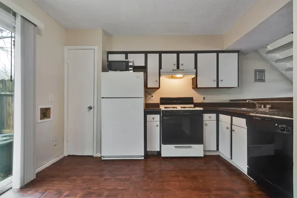 $1,090 | 3454 Willowrun Drive, Unit B, Austin, TX 78704