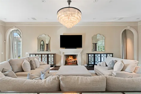 $4,025,000 | 26 Crestwood Drive, Houston, TX 77007