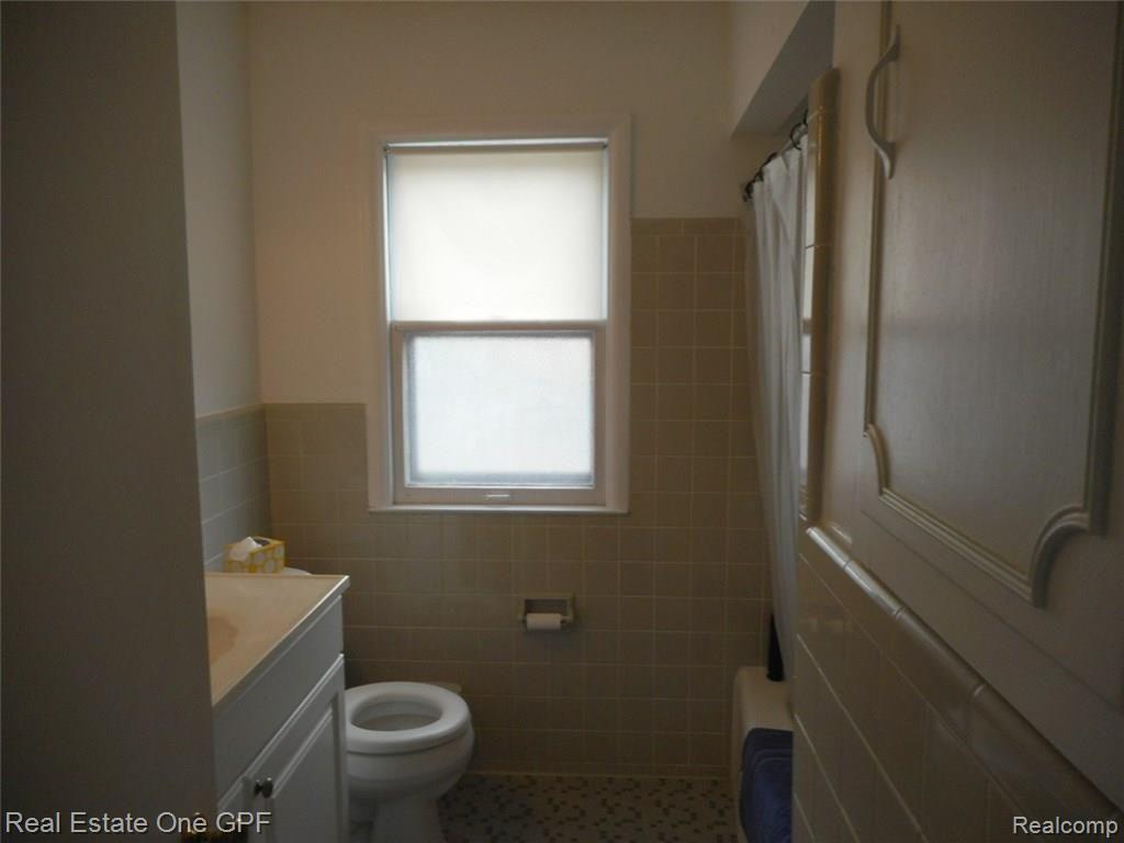 638 Cadieux Road Grosse Pointe, MI 48230 - Photo 9 of 9 638 Cadieux 021.JPG