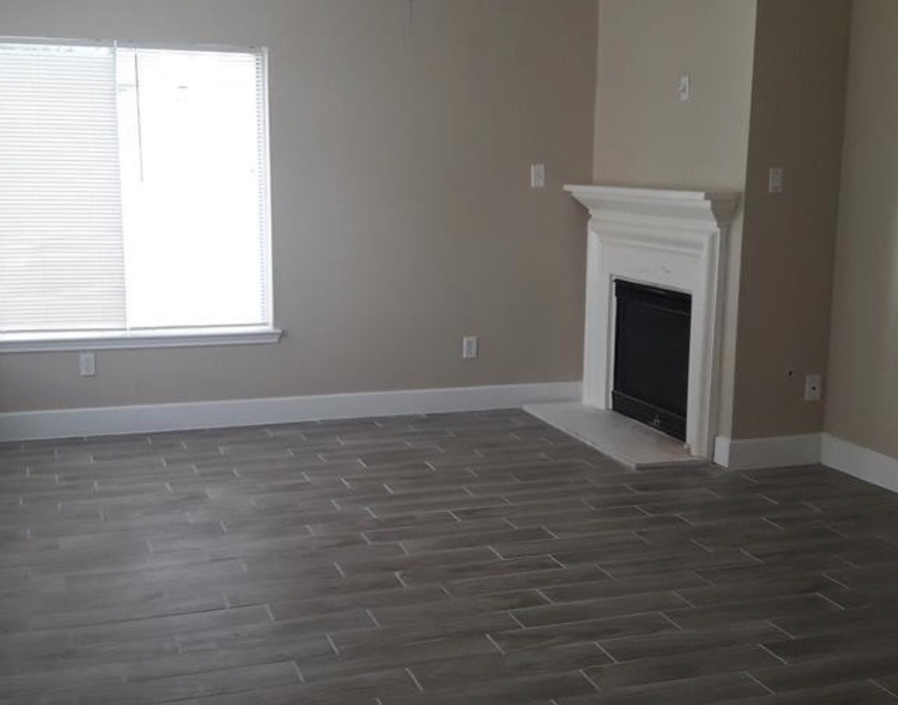 15902 South Alley Court Houston, TX 77082 - Photo 5 of 7 a view of empty room with window
