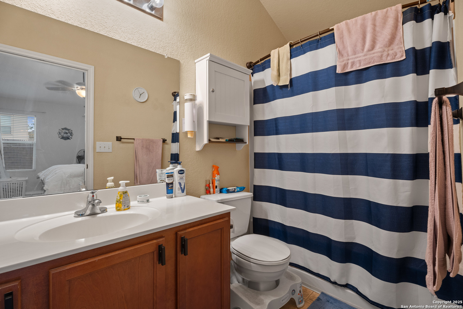 9419 Copper Mist Converse, TX 78109 - Photo 17 of 25 a bathroom with a sink a toilet a shower curtain