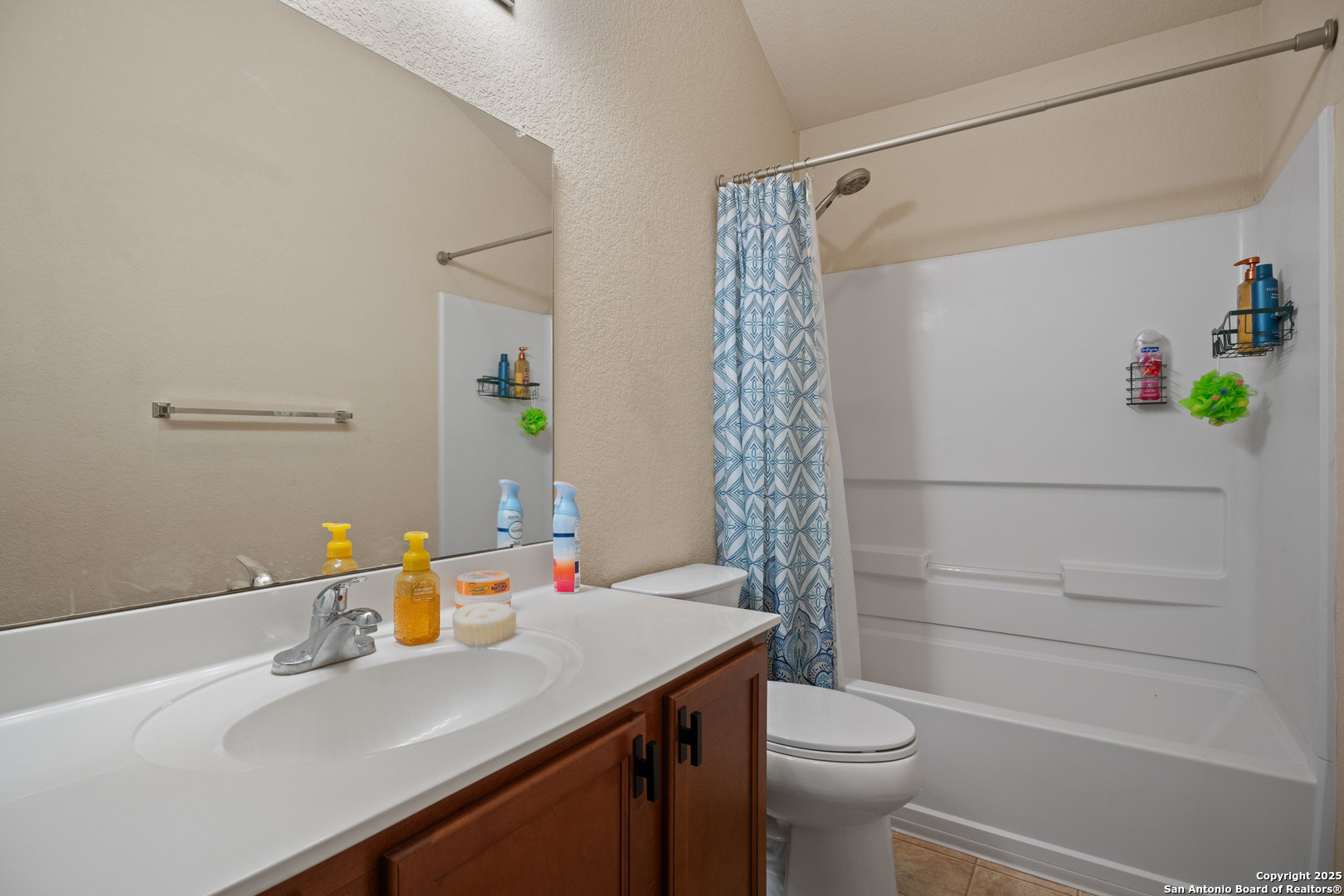9419 Copper Mist Converse, TX 78109 - Photo 20 of 25 a bathroom with a sink a toilet and shower