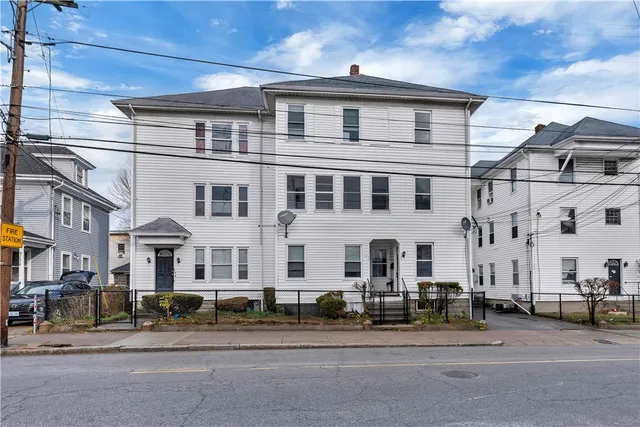 $2,600 | 135 Illinois Street, Unit 2, Central Falls, RI 02863