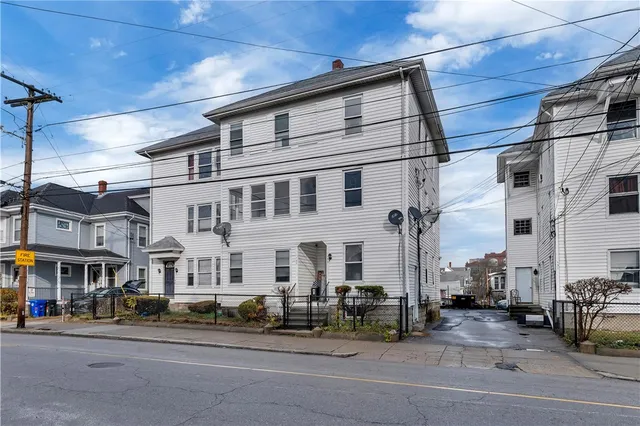 $2,600 | 135 Illinois Street, Unit 2, Central Falls, RI 02863