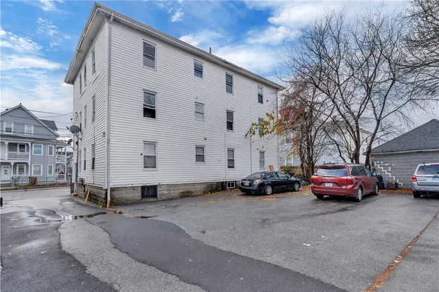 $2,600 | 135 Illinois Street, Unit 2, Central Falls, RI 02863