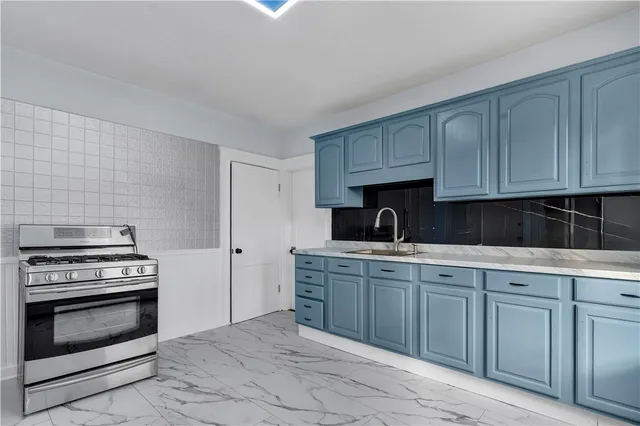 $2,600 | 135 Illinois Street, Unit 2, Central Falls, RI 02863