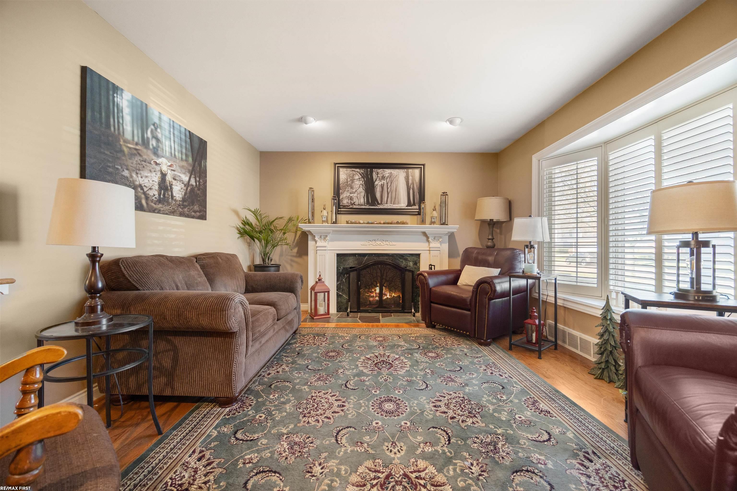 20014 Holiday Road Grosse Pointe Woods, MI 48236 - Photo 3 of 56