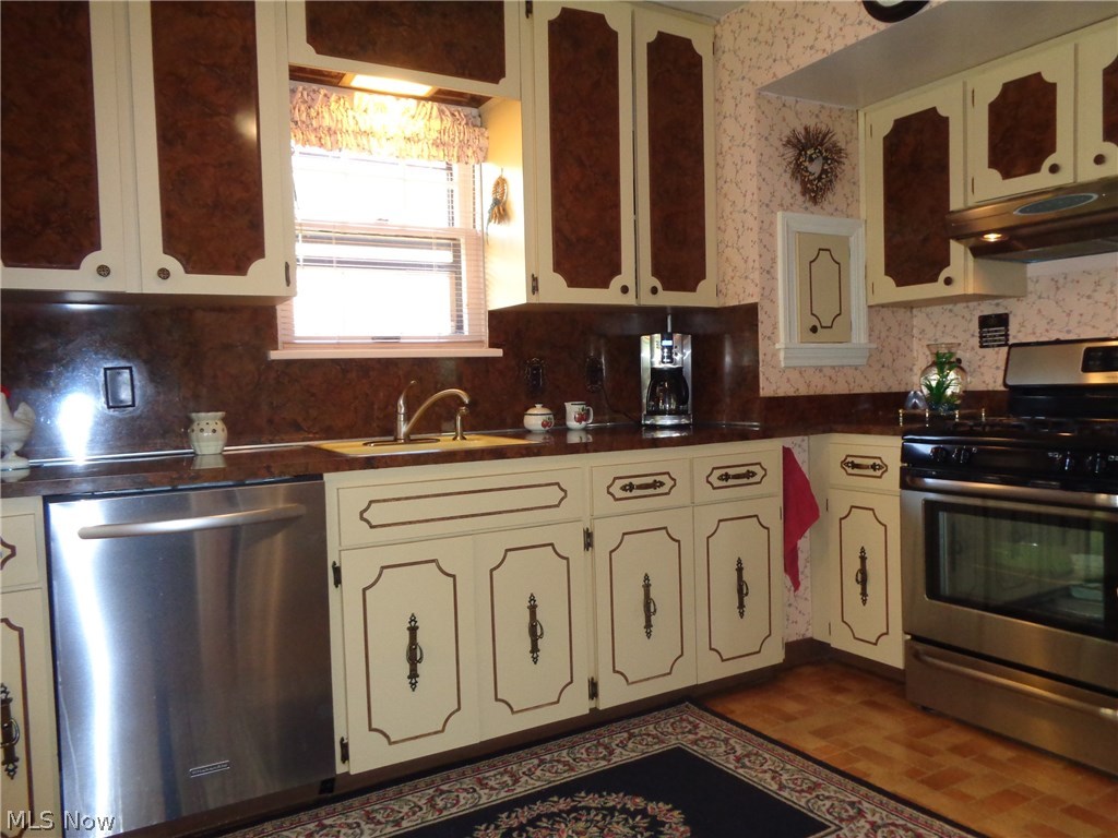 4806 Landchester Road Cleveland, OH 44109 - Photo 22 of 35 Gallery Image 22