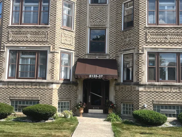 $99,000 | 8135 South Prairie Avenue, Unit 2, Chicago, IL 60619