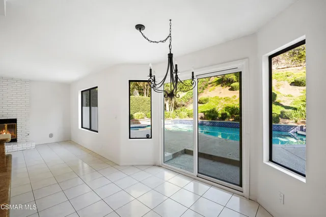 a view of empty room with window