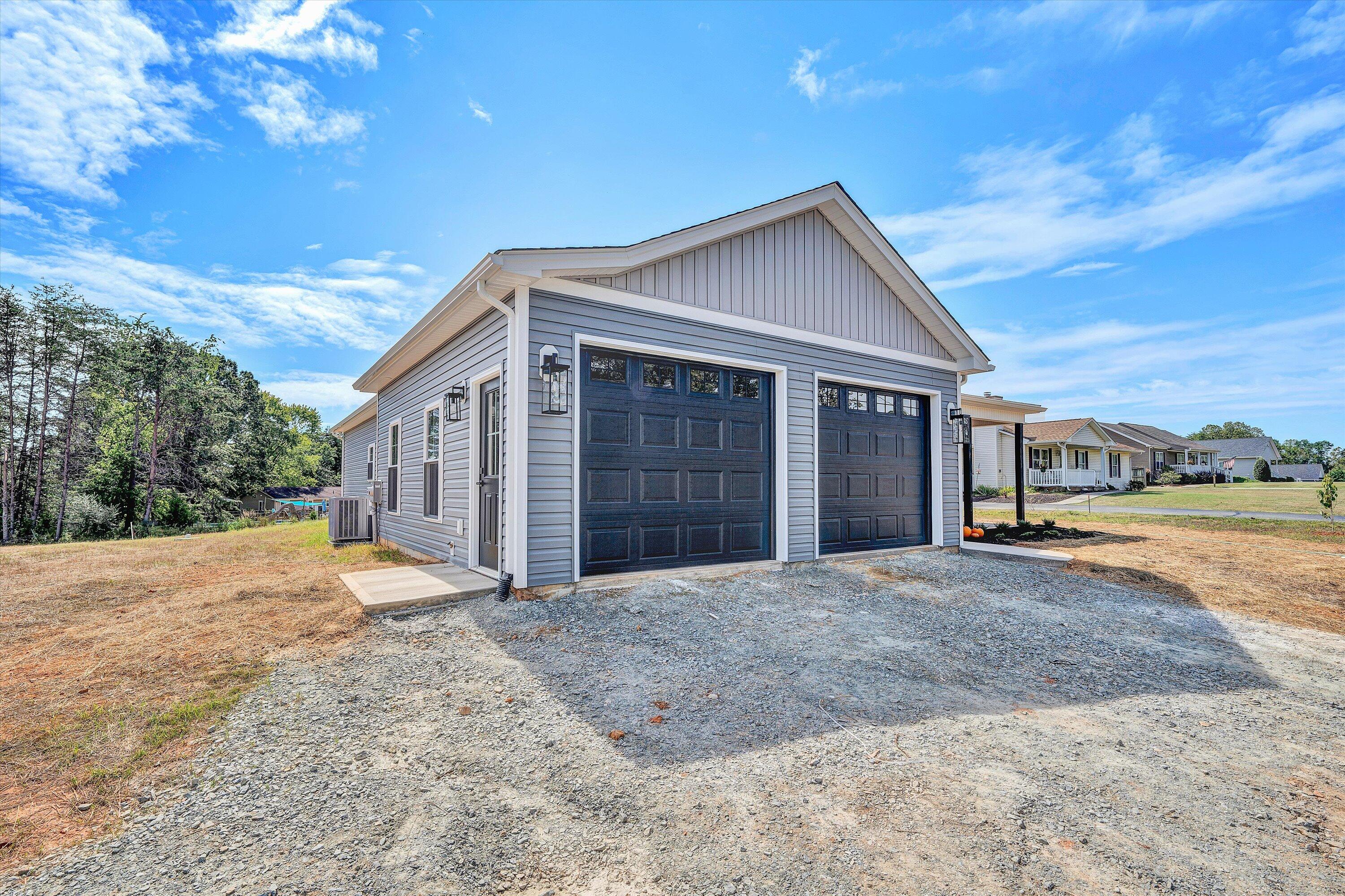 6450 Scruggs Road Moneta, VA 24121 - Photo 5 of 42 03-DSC00360