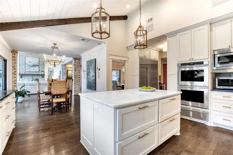 $2,500,000 | 5929 Club Oaks Drive, Dallas, TX 75248