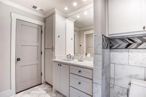 $2,500,000 | 5929 Club Oaks Drive, Dallas, TX 75248