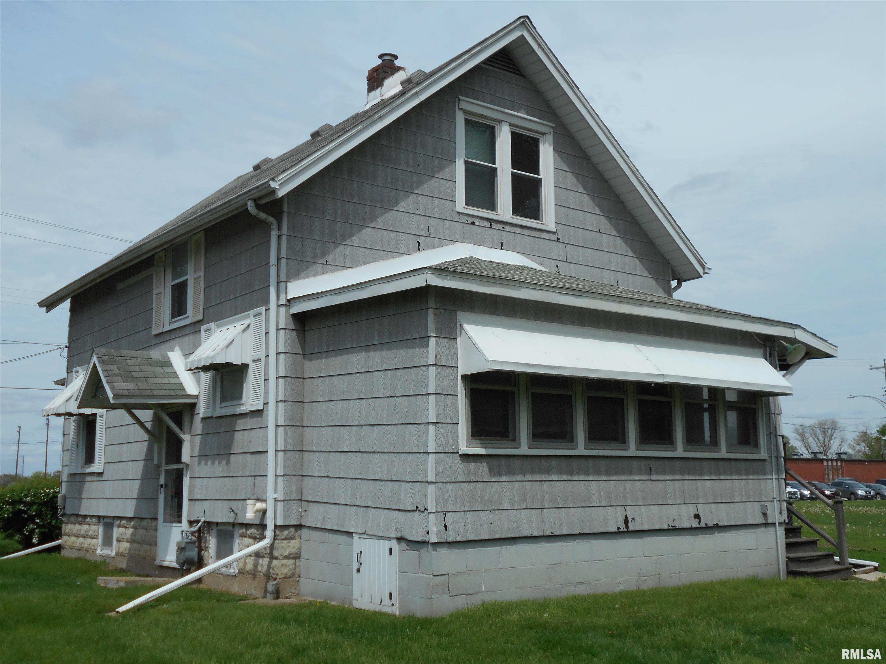 403 East Woods Street Avon, IL 61415 - Photo 12 of 13