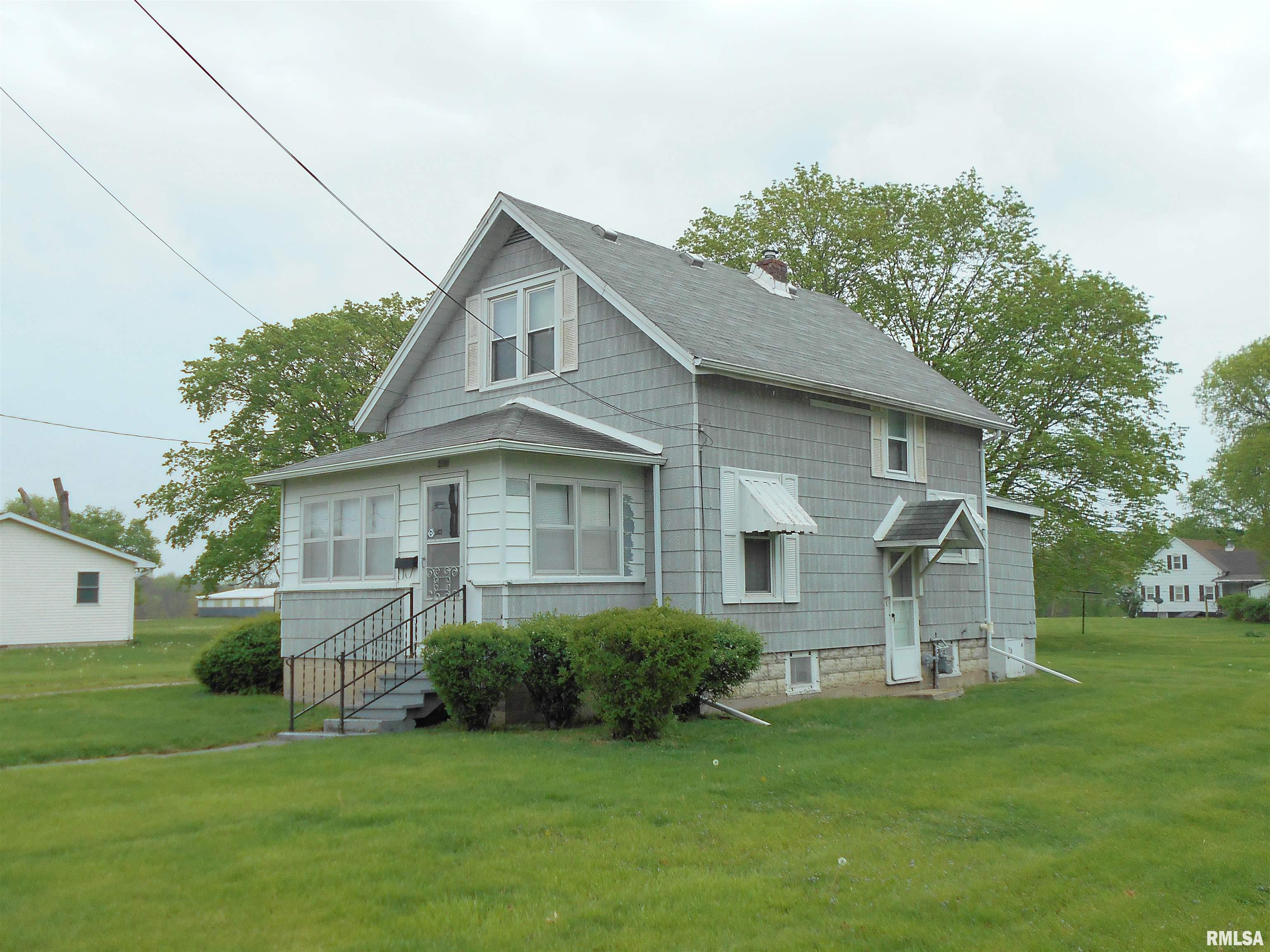 403 East Woods Street Avon, IL 61415 - Photo 2 of 13