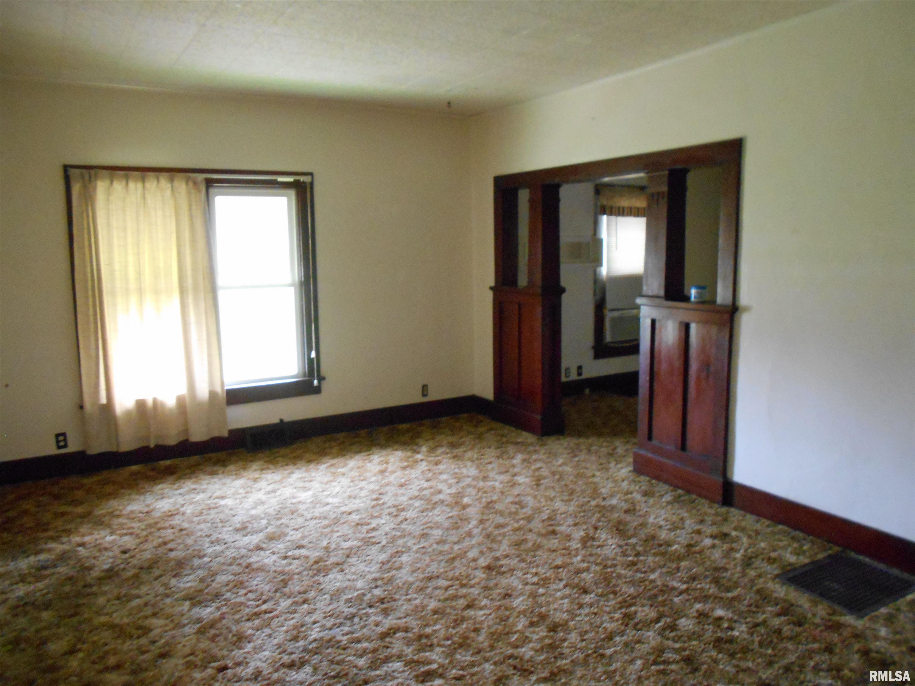 403 East Woods Street Avon, IL 61415 - Photo 3 of 13