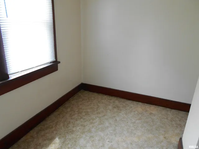 $34,000 | 403 East Woods Street, Avon, IL 61415