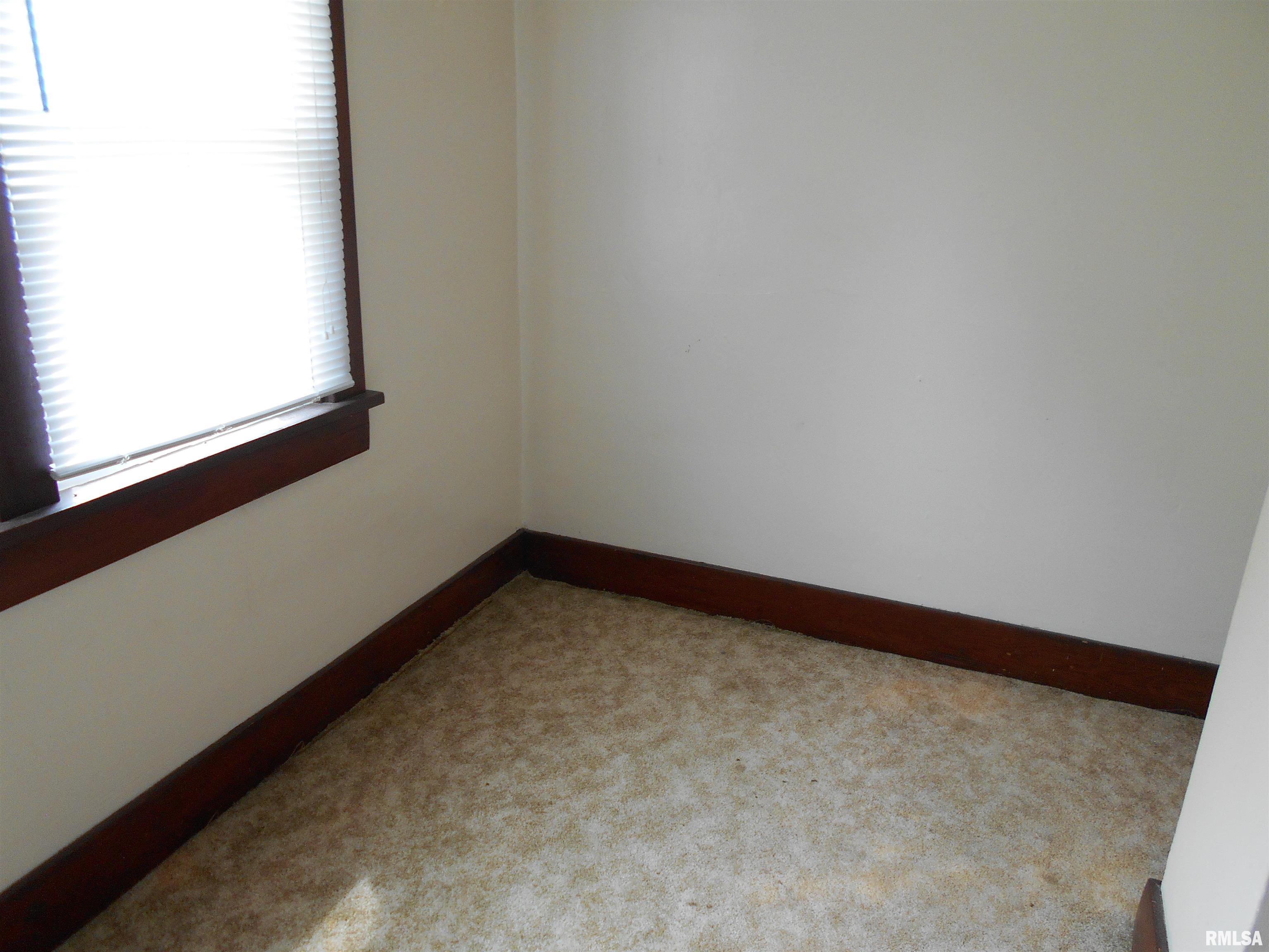 403 East Woods Street Avon, IL 61415 - Photo 8 of 13