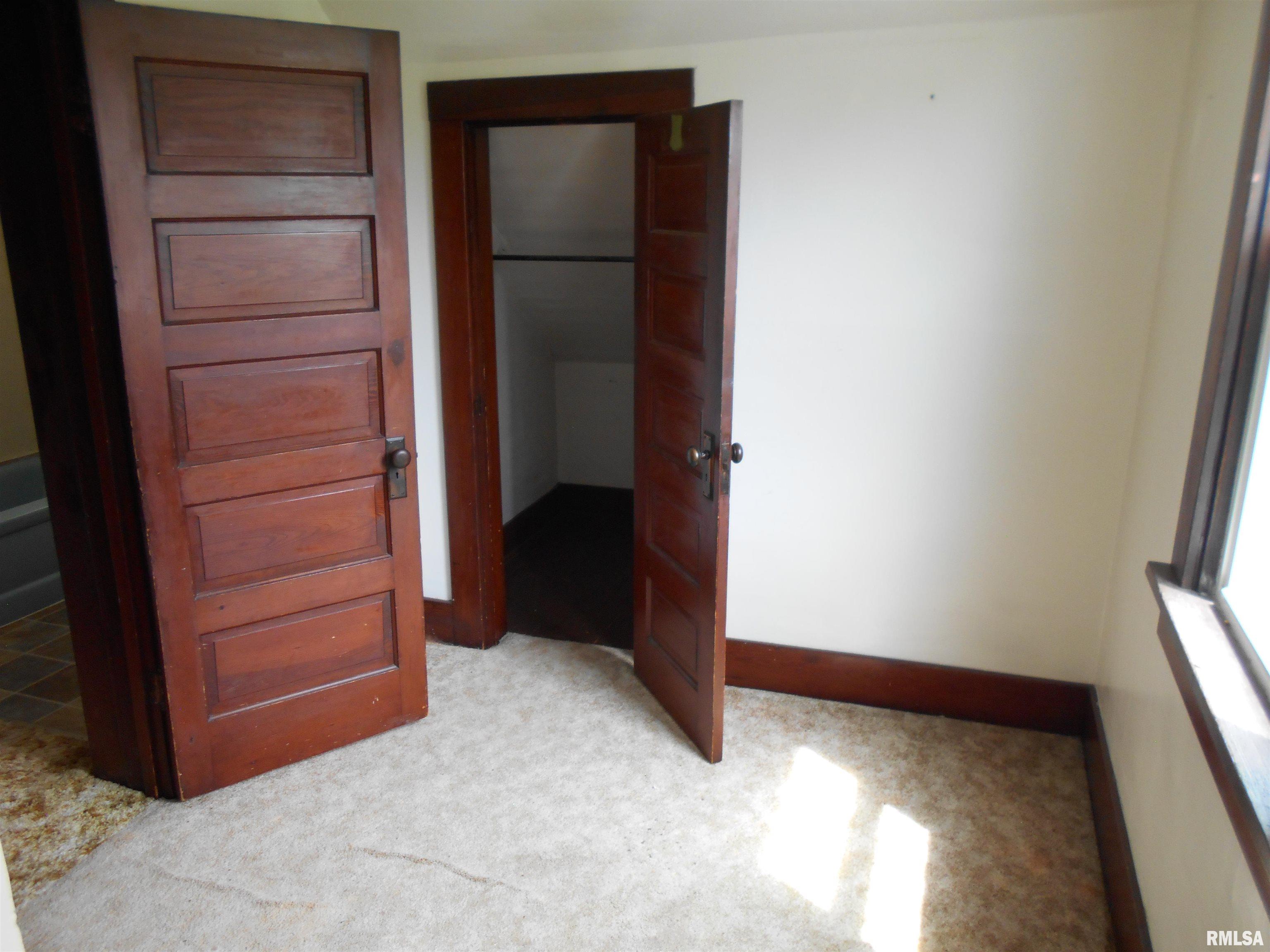 403 East Woods Street Avon, IL 61415 - Photo 9 of 13