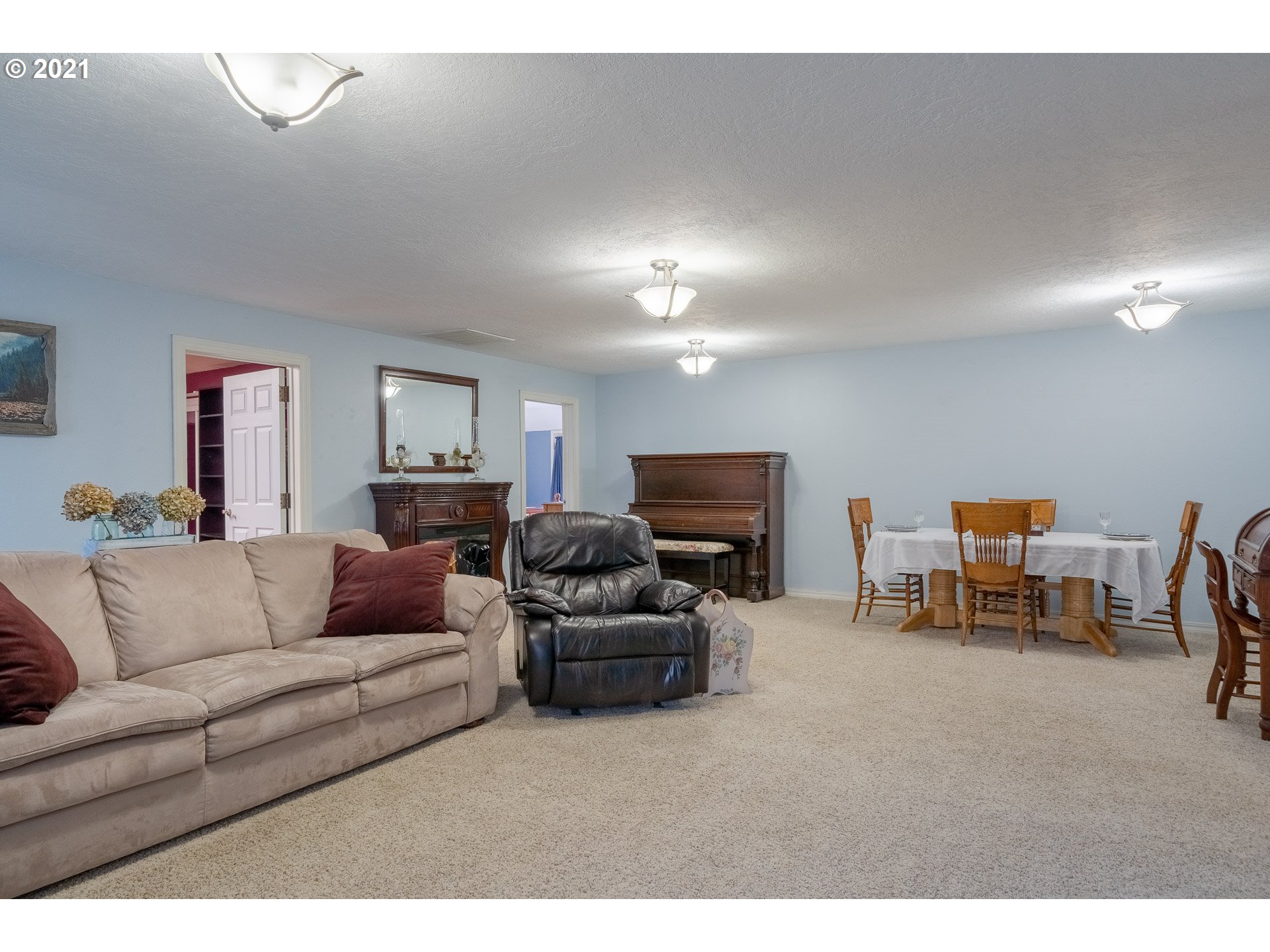 17175 Falls City Road Dallas, OR 97338 - Photo 4 of 32