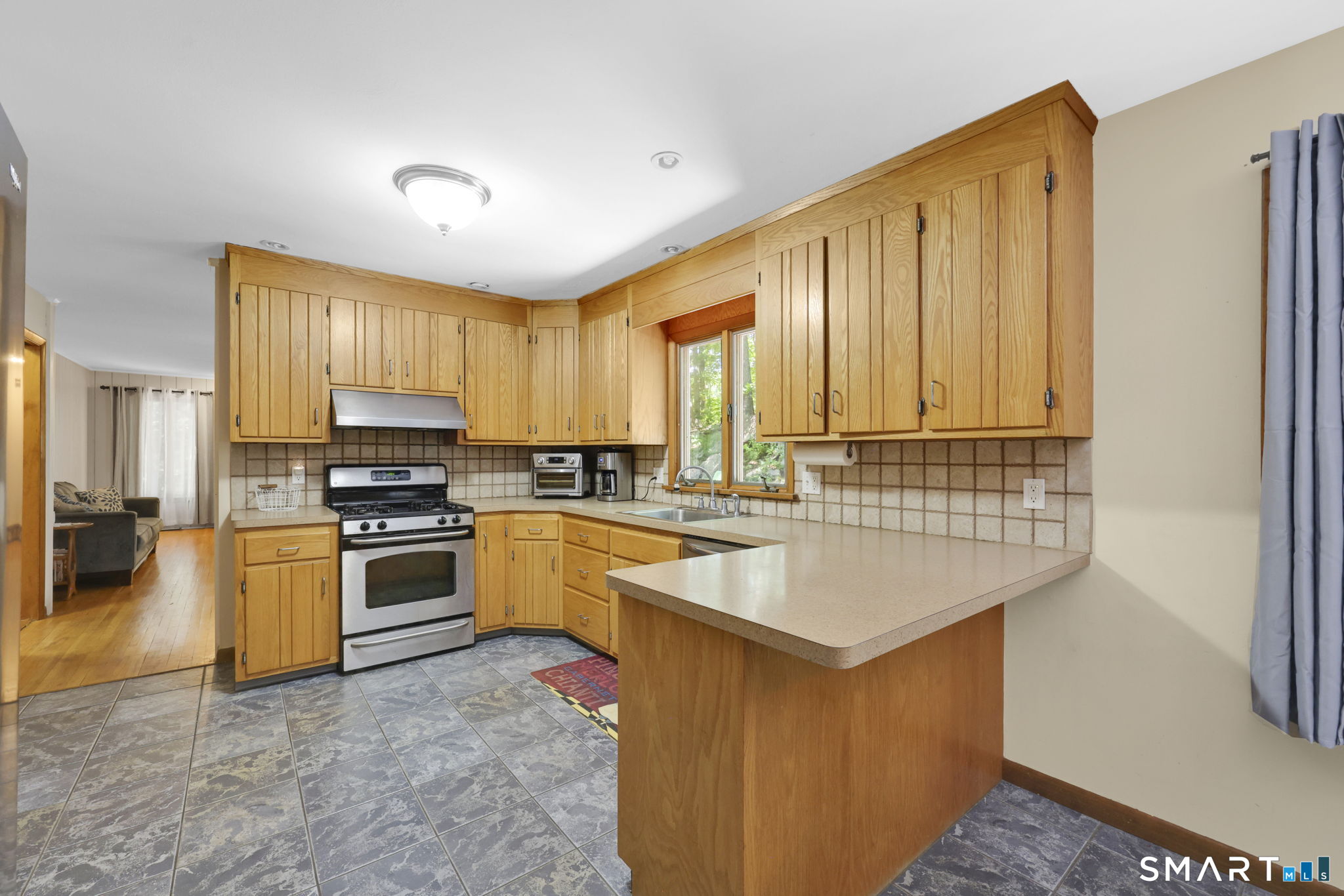 29 Foxwood Road Trumbull, CT 06611 - Photo 11 of 36