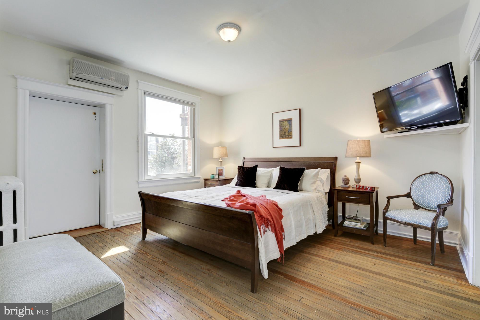 2821 27th Street Northwest Washington, DC 20008 - Photo 11 of 30 Bath (Master)