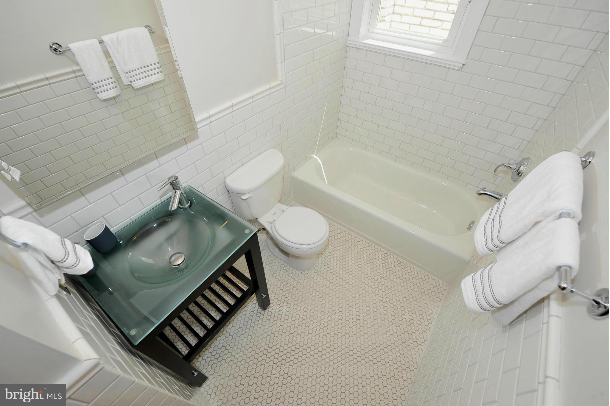 2509 17th Street Northwest, Unit 3 Washington, DC 20009 - Photo 9 of 27 a bathroom with a toilet a sink and bathtub