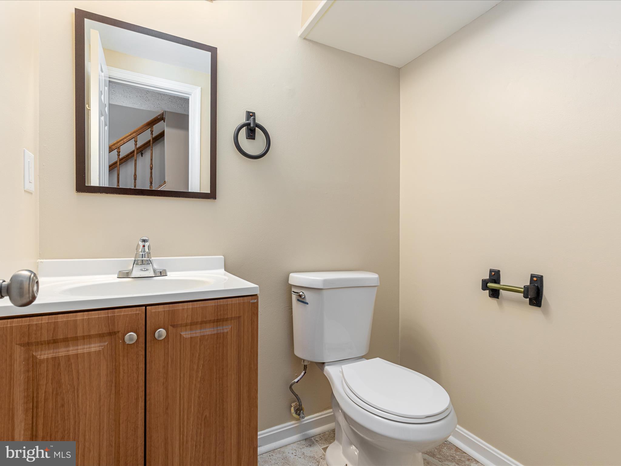 7219 Kousa Lane Springfield, VA 22152 - Photo 20 of 34 a bathroom with a toilet a sink and mirror