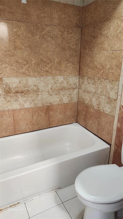 5507 Riddle Road Holiday, FL 34690 - Photo 11 of 18 a bathroom with a toilet and a bathtub