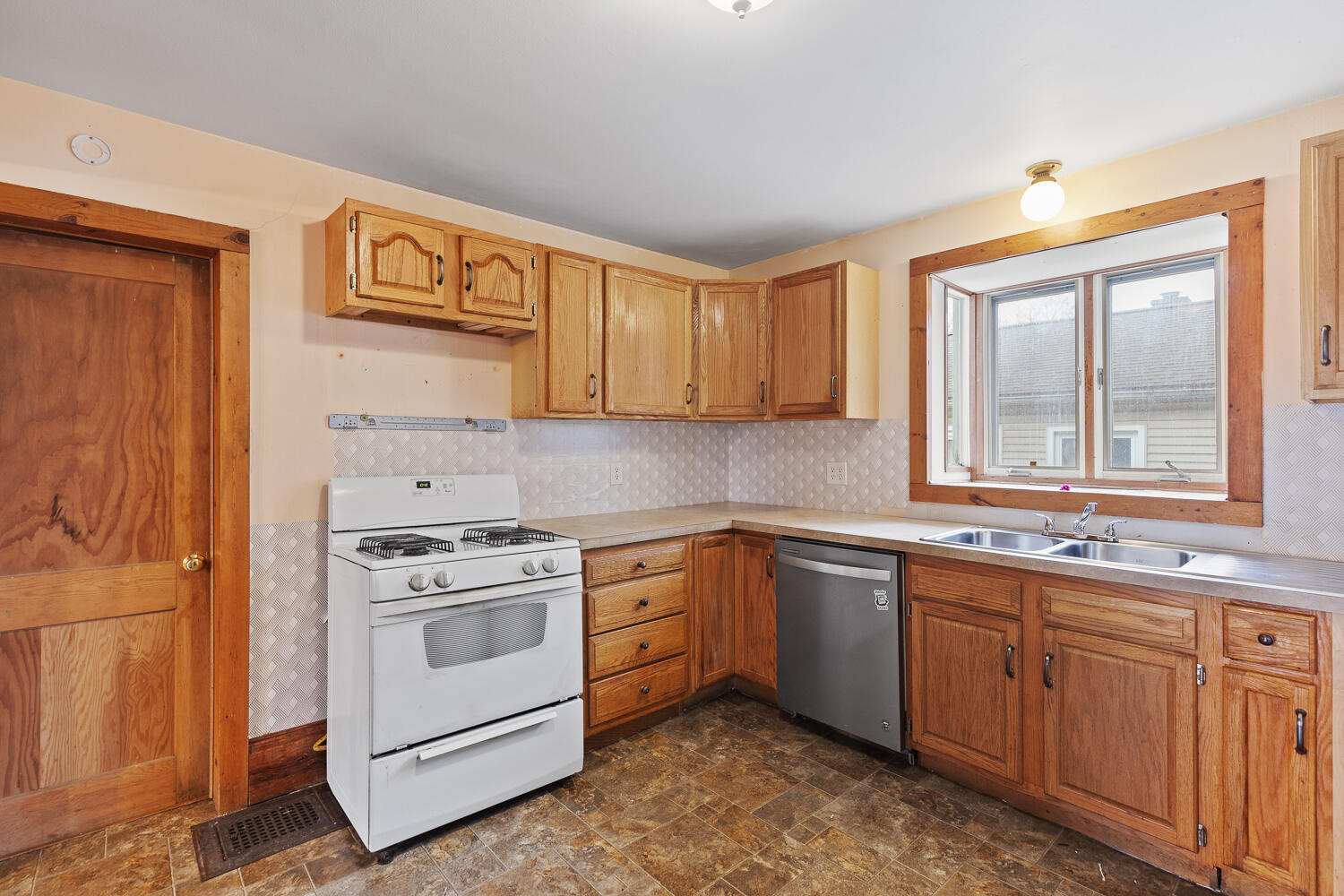 416 Allis Street Adrian, MI 49221 - Photo 18 of 47 416 Allis St - 1012