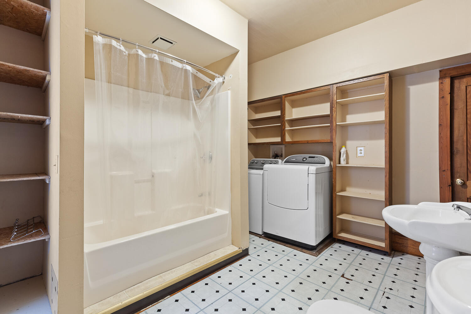 416 Allis Street Adrian, MI 49221 - Photo 22 of 47 416 Allis St - 1016