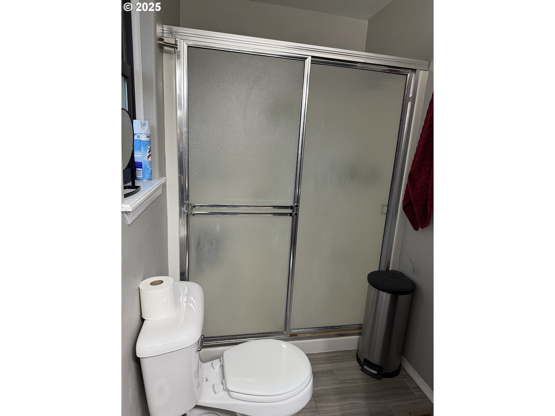 717 West Pheasant Avenue Hermiston, OR 97838 - Photo 15 of 17 a white toilet sitting next to a shower