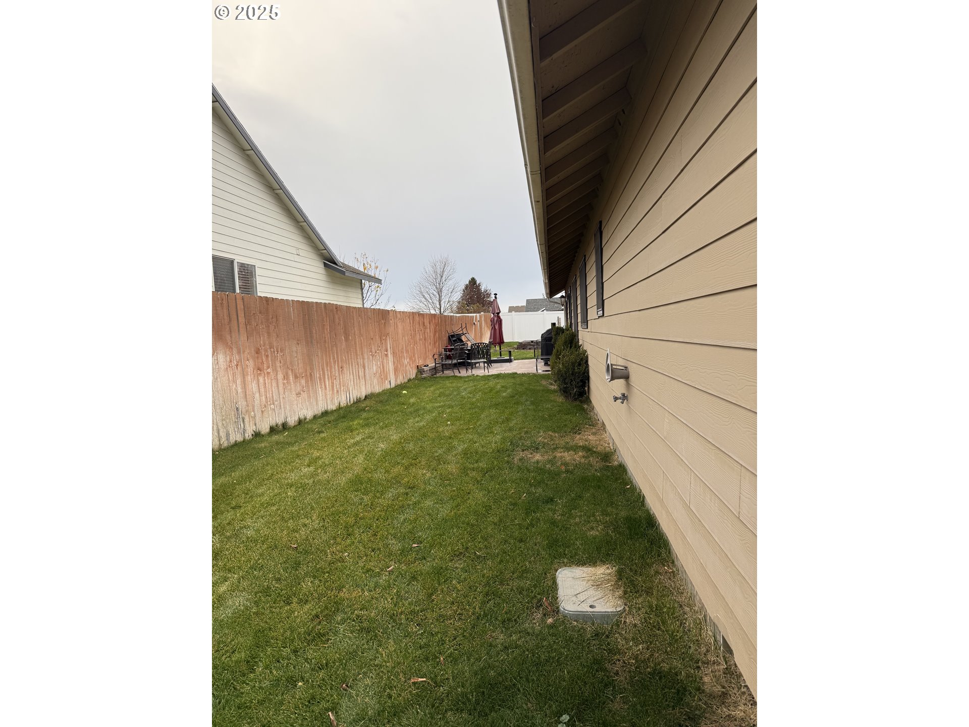 717 West Pheasant Avenue Hermiston, OR 97838 - Photo 16 of 17 a backyard of a house with lots of green space