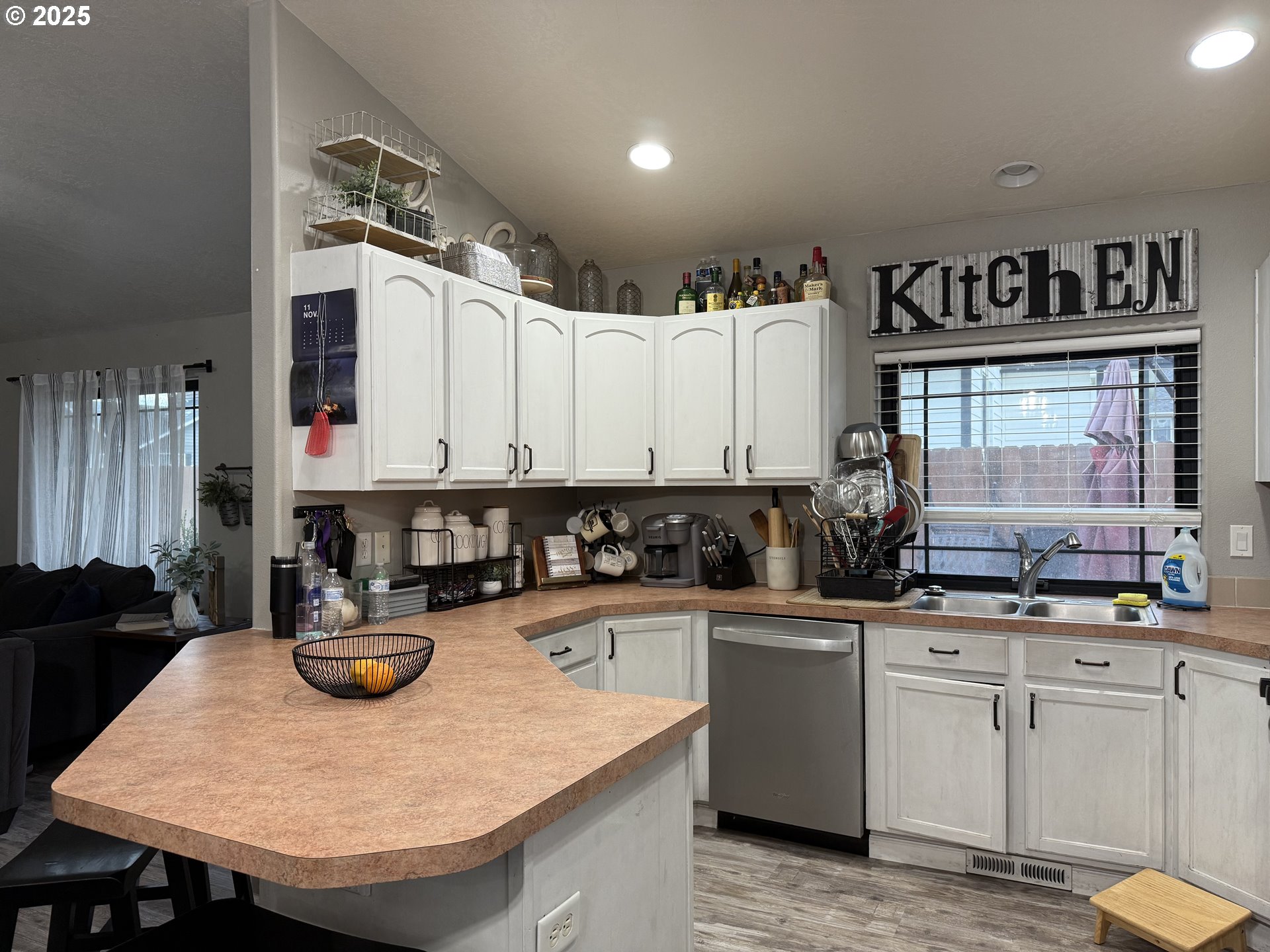 717 West Pheasant Avenue Hermiston, OR 97838 - Photo 4 of 17 a kitchen with sink a stove and cabinets