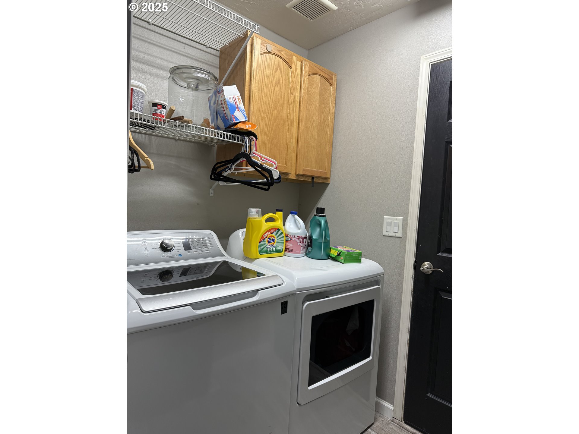 717 West Pheasant Avenue Hermiston, OR 97838 - Photo 7 of 17 a room with storage and utility