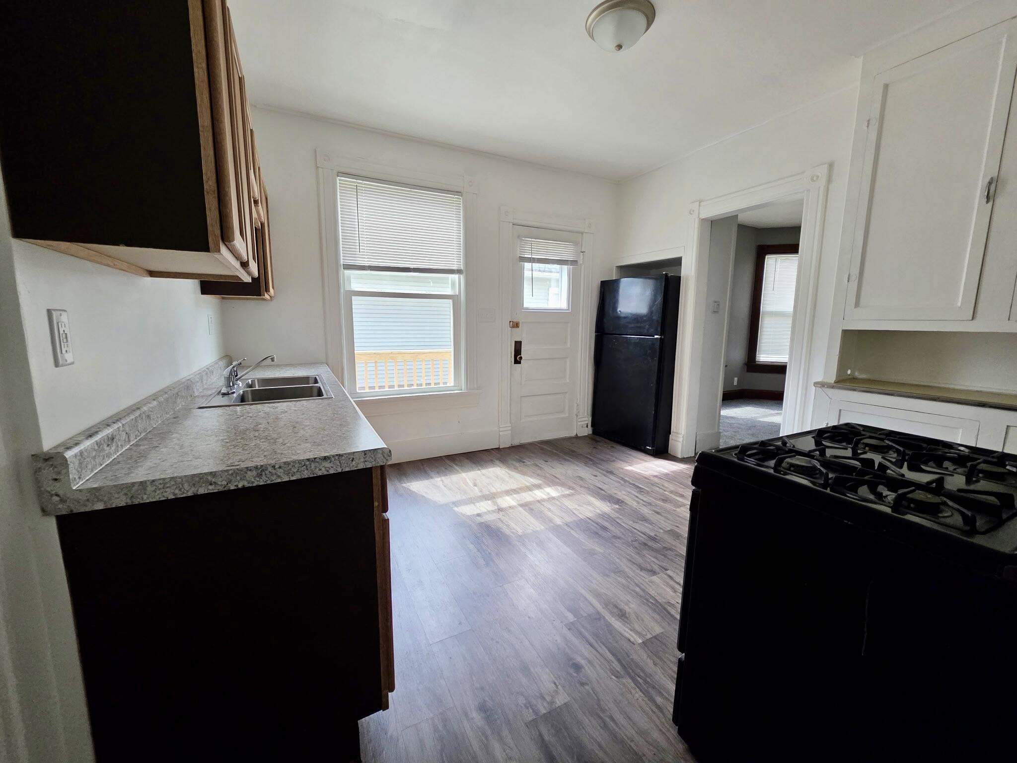 1801 North Wisconsin Street, Unit LOWR Racine, WI 53402 - Photo 4 of 17 Kitchen