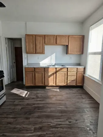 $1,300 | 1801 North Wisconsin Street, Unit LOWR, Racine, WI 53402
