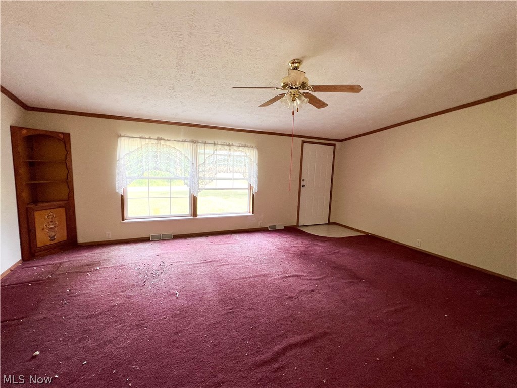8800 Cook Road Salem, OH 44460 - Photo 14 of 22 Spacious living room