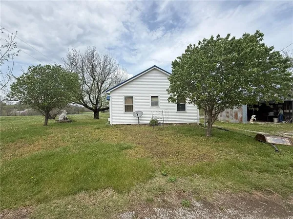 $125,000 | 13371 Highway 7, Mound City, KS 66056