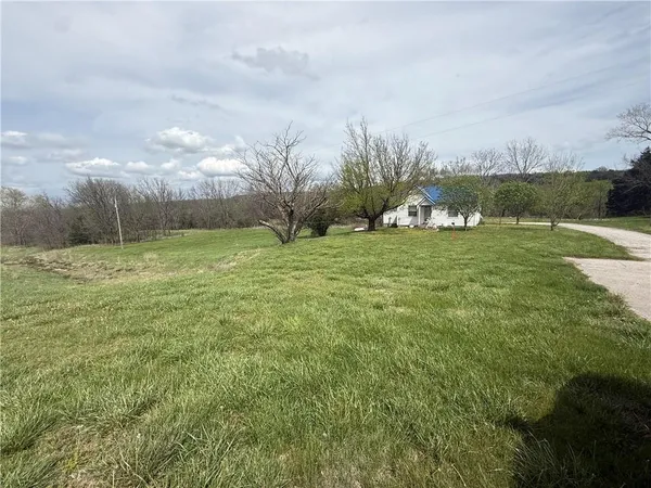 $125,000 | 13371 Highway 7, Mound City, KS 66056