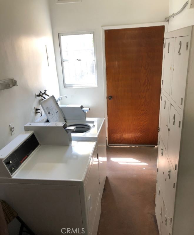 307 Cherry Avenue, Unit 5 Long Beach, CA 90802 - Photo 20 of 20 a bathroom with a sink and a mirror