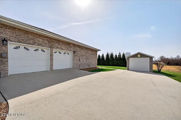 $649,900 | 450 Low Gap Road, Sparta, TN 38583